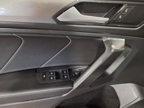 Used 2022 Volkswagen Tiguan SE image 17