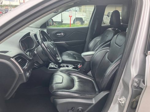 Used 2019 Jeep Cherokee Limited FWD image 10