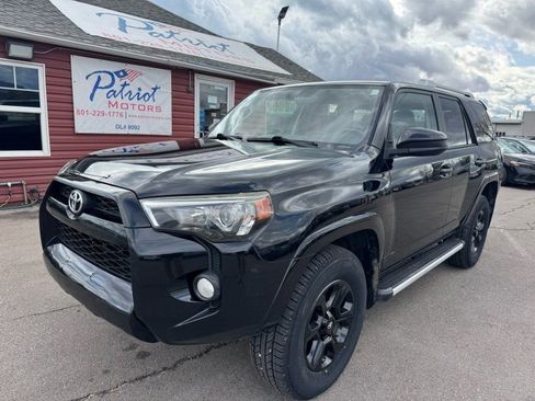 Used 2016 Toyota 4Runner SR5 image 2
