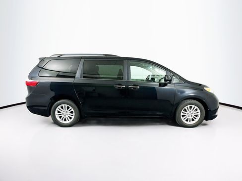 Used 2015 Toyota Sienna XLE FWD image 10