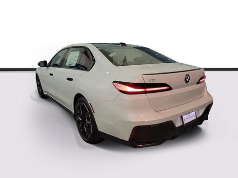 New 2025 BMW i7 xDrive60 AWD/4WD image 3