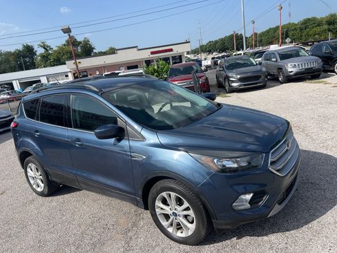 Used 2018 Ford Escape SE w/ SE Sync 3 Package FWD image 9
