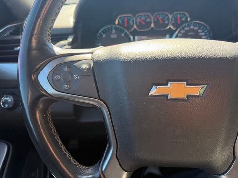 Used 2018 Chevrolet Suburban LT RWD image 19