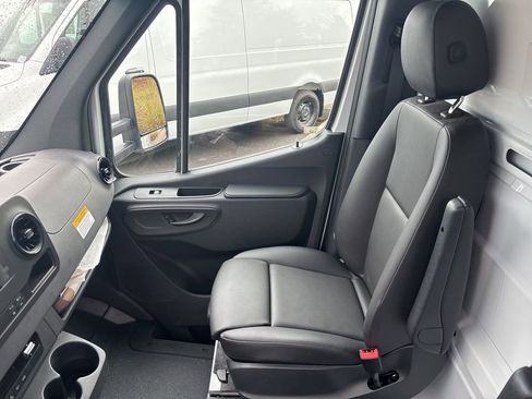 Used 2022 Mercedes-Benz Sprinter 3500 image 16
