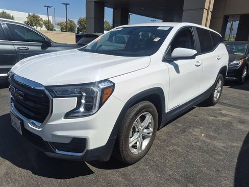 Used 2024 GMC Terrain SLE FWD image 2