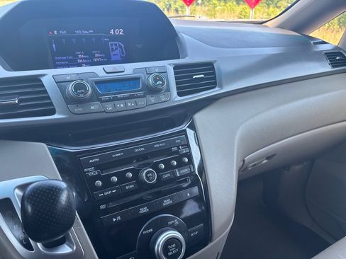 Used 2011 Honda Odyssey EX-L image 12
