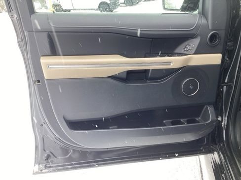 Used 2022 Ford Expedition Limited image 15