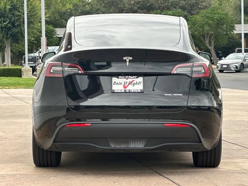 Used 2022 Tesla Model Y Long Range AWD/4WD image 5