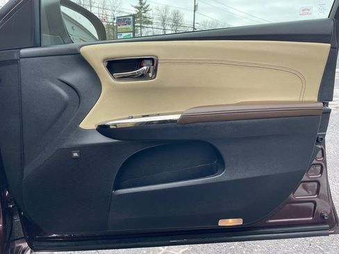 Used 2016 Toyota Avalon Limited image 15