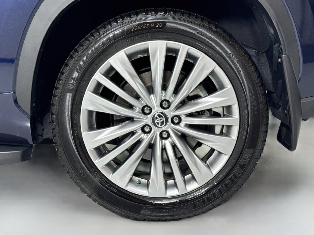 Used 2024 Toyota Highlander Platinum AWD/4WD image 9