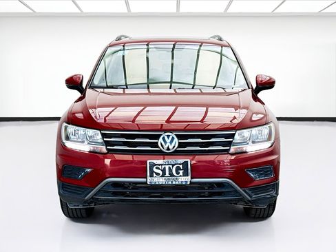 Used 2018 Volkswagen Tiguan SE w/ Panoramic Sunroof Package FWD image 2