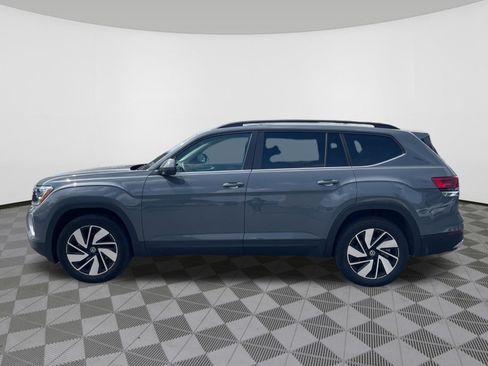 Used 2025 Volkswagen Atlas SE AWD/4WD image 4