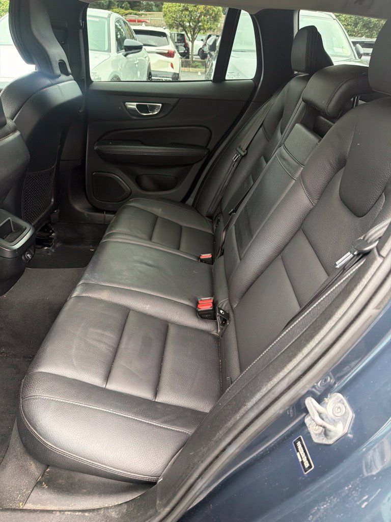 Used 2019 Volvo V60 T6 Momentum AWD/4WD image 8