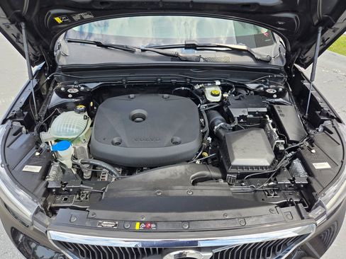 Used 2022 Volvo XC40 T5 Momentum AWD/4WD image 19