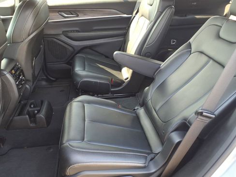 Used 2023 Jeep Grand Cherokee L Limited image 12