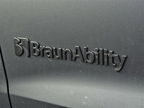 Used 2022 Toyota Sienna LE image 29