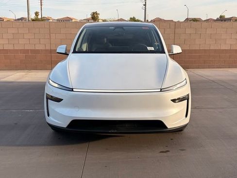 Used 2026 Tesla Model Y 2WD image 3