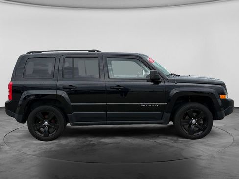 Used 2013 Jeep Patriot Latitude w/ Sun/Sound Group FWD image 10