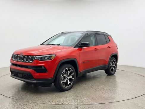 Used 2025 Jeep Compass Limited AWD/4WD image 3