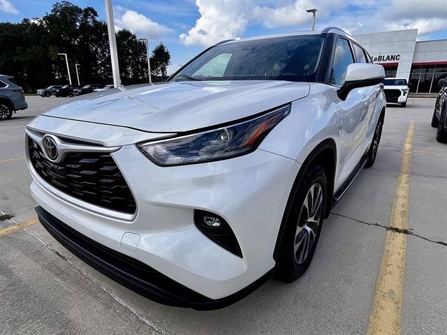 Used 2021 Toyota Highlander XLE FWD image 8