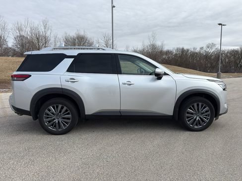 Certified 2025 Nissan Pathfinder SL w/ SL Premium Package image 4