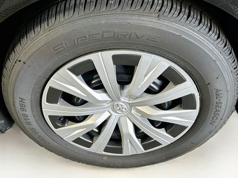 Used 2021 Toyota Camry LE w/ Cold Weather Package FWD image 11