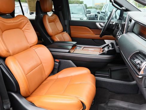 Used 2020 Lincoln Navigator Reserve w/ Equipment Group 208A Reserve AWD/4WD image 32