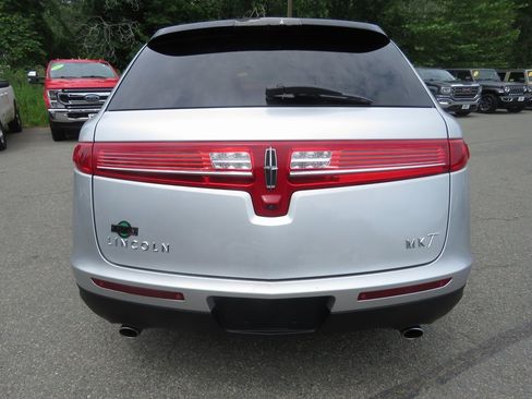 Used 2019 Lincoln MKT AWD image 7