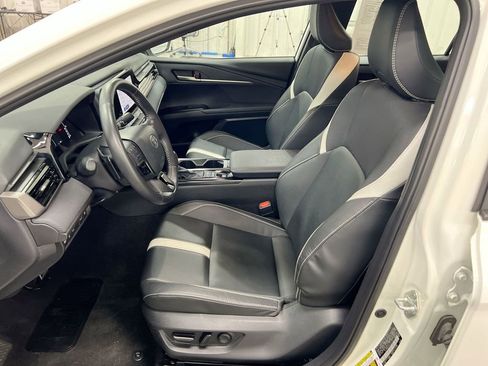 Used 2025 Toyota Camry SE image 19