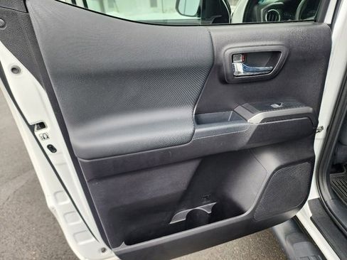 Used 2020 Toyota Tacoma TRD Sport w/ Technology Package image 23