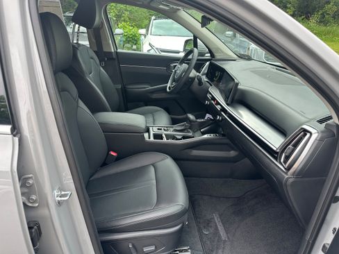 New 2025 Kia Sorento EX w/ Panoramic Sunroof Package image 17