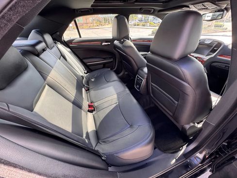 Used 2014 Chrysler 300 w/ Driver Convenience Group RWD image 14