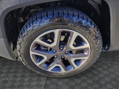 Used 2016 Jeep Renegade Latitude image 21