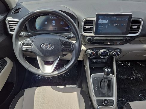 Used 2025 Hyundai Venue SEL FWD image 16