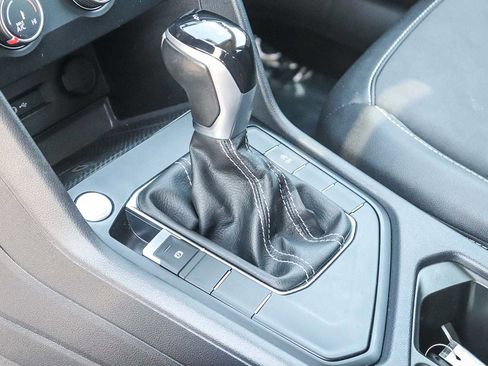 Used 2022 Volkswagen Taos SE image 18