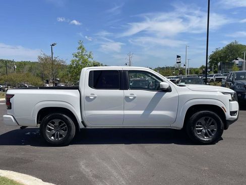Used 2026 Nissan Frontier SV RWD image 2