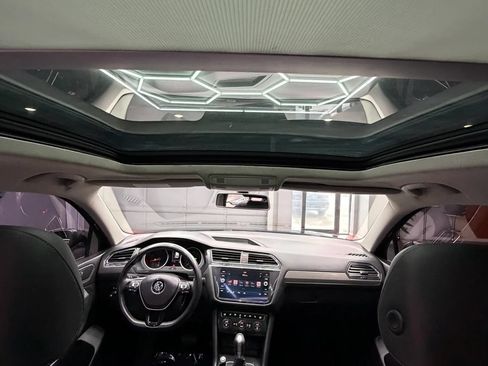 Used 2019 Volkswagen Tiguan SE w/ Panoramic Sunroof Package FWD image 28