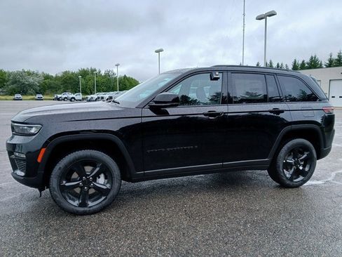 New 2025 Jeep Grand Cherokee Limited w/ Black Appearance Package image 3