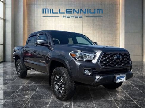 Used 2022 Toyota Tacoma TRD Off-Road AWD/4WD image 7