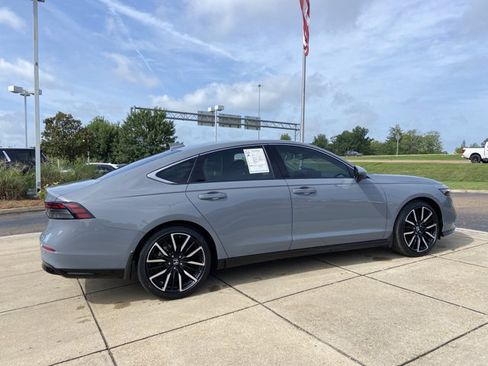 Used 2023 Honda Accord Touring image 12