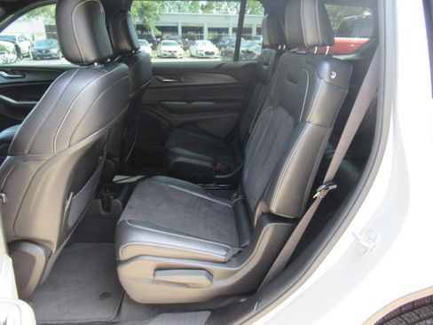 Used 2024 Jeep Grand Cherokee L Altitude RWD image 36