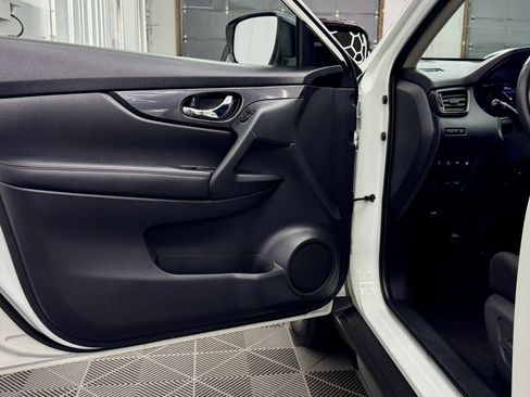 Used 2020 Nissan Rogue SV image 5