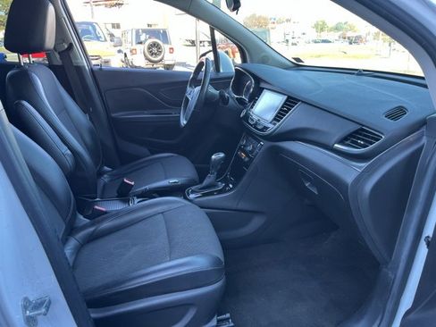 Used 2018 Buick Encore Preferred image 11