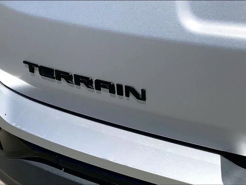 Used 2020 GMC Terrain SLE w/ Elevation Edition FWD image 10