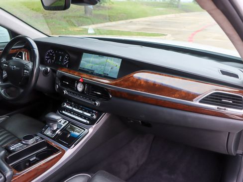 Used 2018 Genesis G90 3.3T Premium RWD image 23