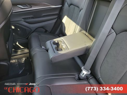 New 2026 Jeep Grand Cherokee Laredo image 10