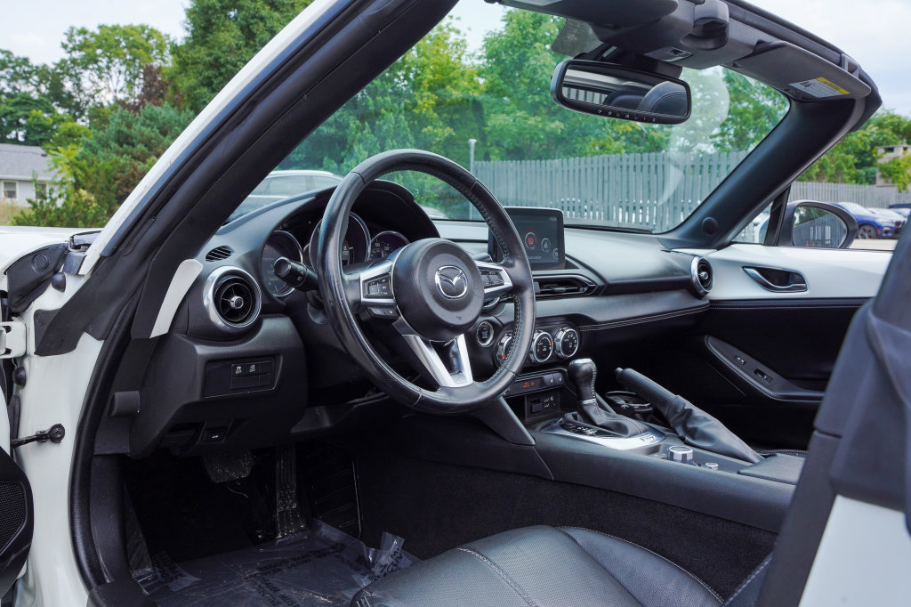 Used 2021 MAZDA MX-5 Miata RF Grand Touring RWD image 11