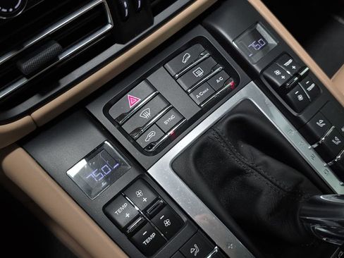 Certified 2019 Porsche Macan S AWD/4WD image 19