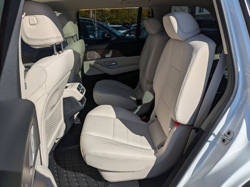 Used 2024 Mercedes-Benz GLS 450 4MATIC image 42