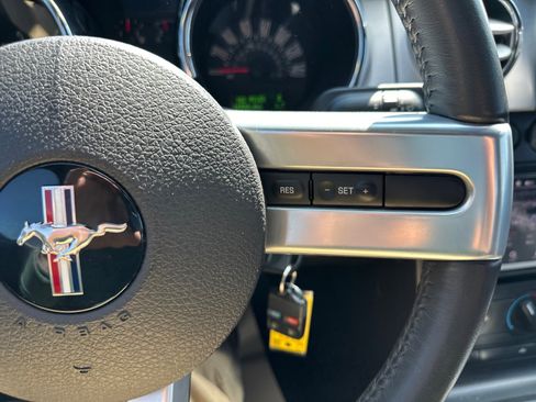 Used 2006 Ford Mustang GT RWD image 25